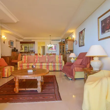 Apartment First Line Menara Beach *